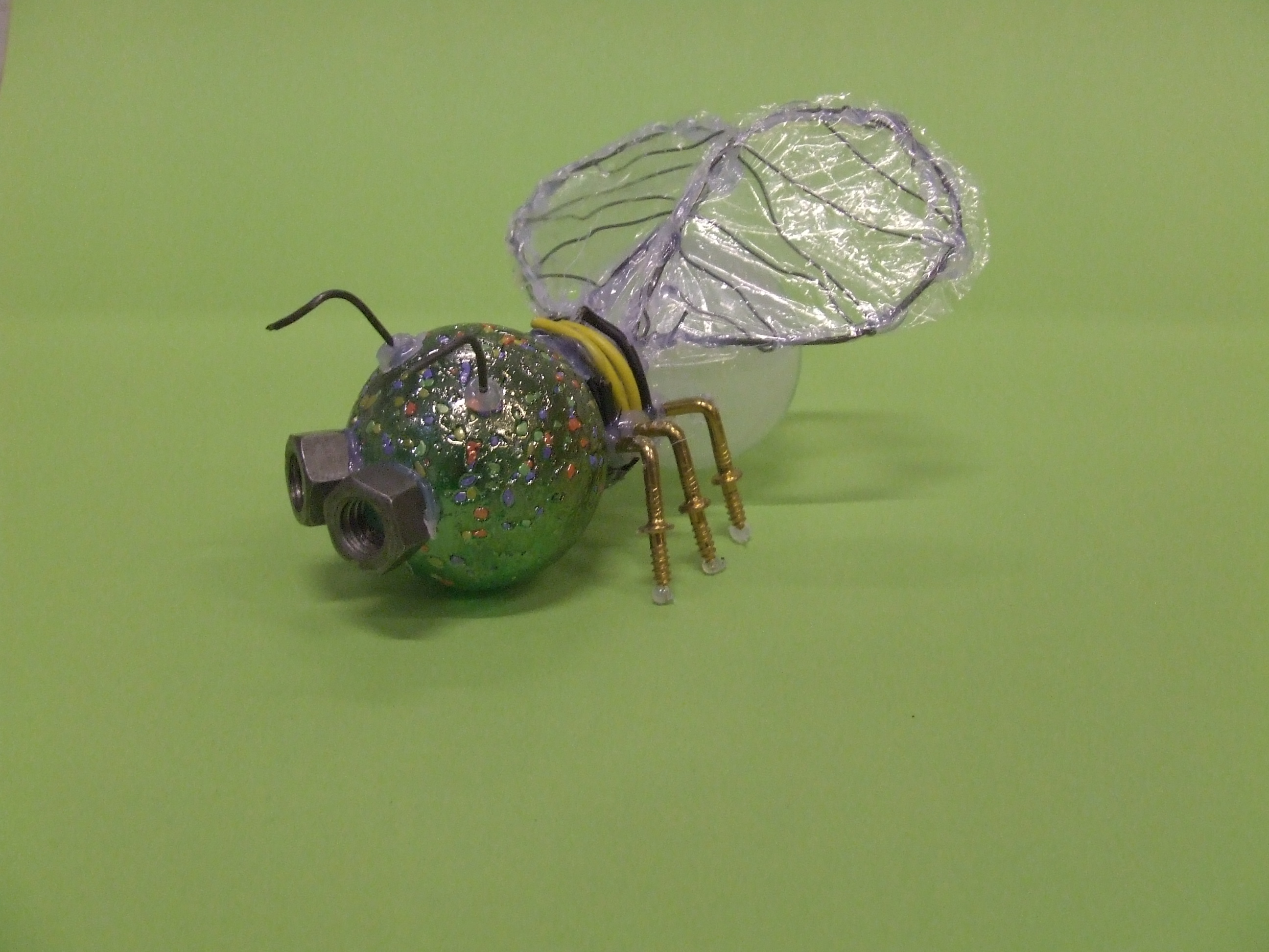 Design og redesign - Lager insekter av gjenbruksmateriale