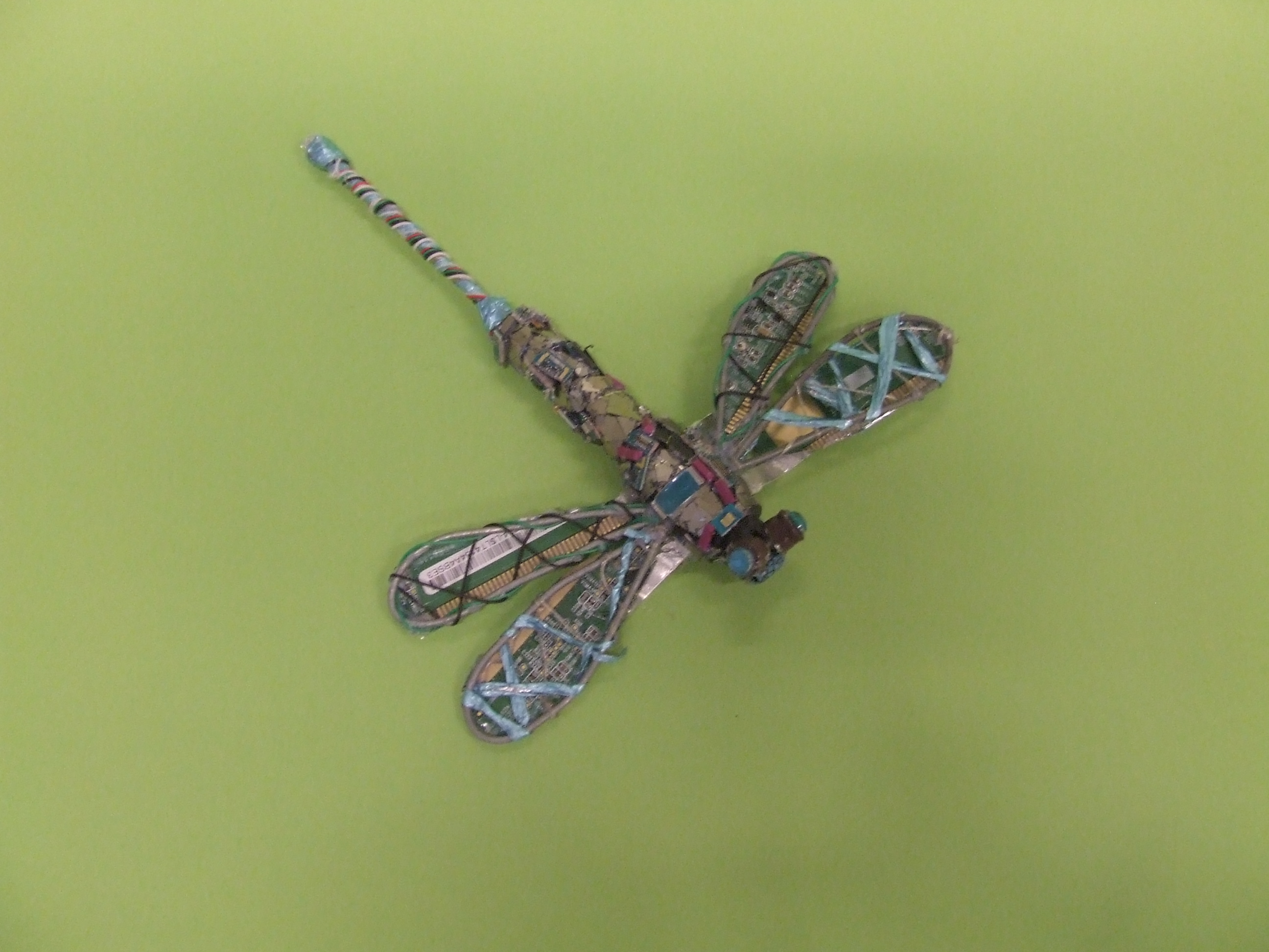 Design og redesign - Lager insekter av gjenbruksmateriale